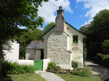 Rock Cottage 16c waterside retreat.  No neighbours - direct water access