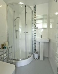 Ensuite bathroom for Super King/twin room.