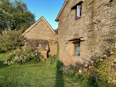 Llangain Farmhouse and Barn