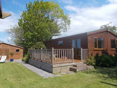 Sunset lodge and garden shed where the sunchairs and bbq are stored.