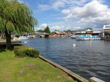 Spend your holiday right by the river in the Broads