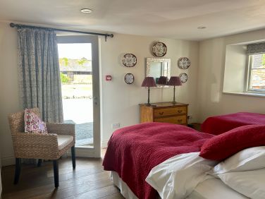 Kelmscott bedroom in Garden Cottage on the ground floor suitable for those with limited mobility