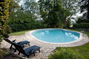 Outdoor swimming pool in the grounds (not heated)