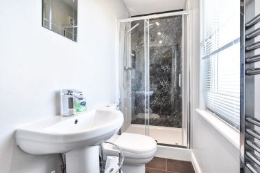 Double Bedroom En suite shower room