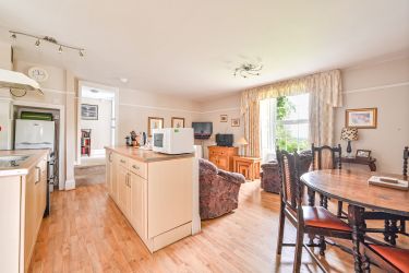 Epphaven apartment lounge with dining area and kitchen