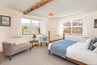 King size 'pencil post' bed with comfy chaise and armchair- double aspect north and east