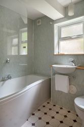 Cocklety How Stable Loft's bathroom