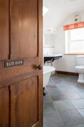 Bathroom in Manesty Band