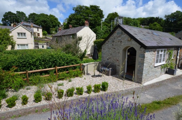 Cryddion Romantic Accessible Holiday Cottage In Carmarthenshire For 2