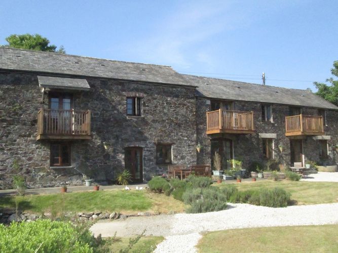 The Dairy Family Friendly Farmstay In Cornwall Sleeps 6