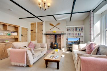 Spacious living room