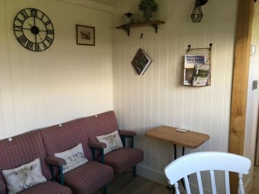 Deluxe Shepherd&rsquo;s Hut