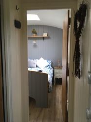 Deluxe Shepherd&rsquo;s Hut