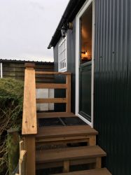 Deluxe Shepherd&rsquo;s Hut