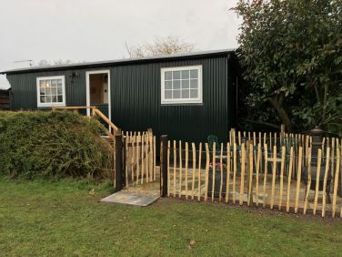 Deluxe Shepherd&rsquo;s Hut