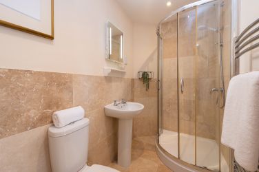 One of the e/s shower rooms