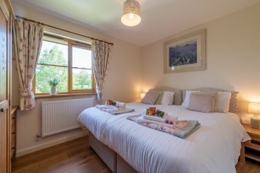 Master en suite bedroom ( can be twins)