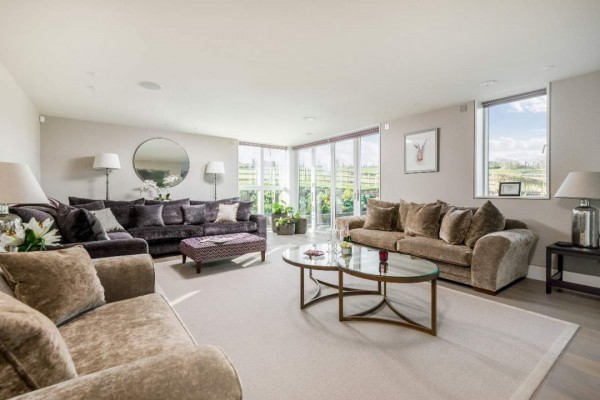 Hill View House
