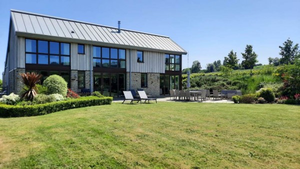 Hill View House