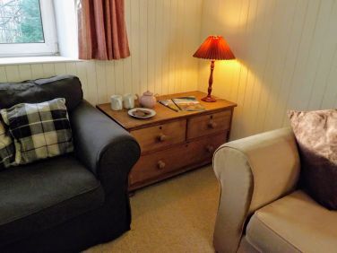 Cosy sitting room with real fire: comfortable seating for 6