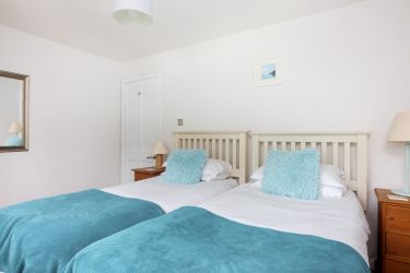 Twin bedroom