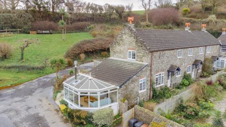 Showing Wisteria Cottage and end conservatory