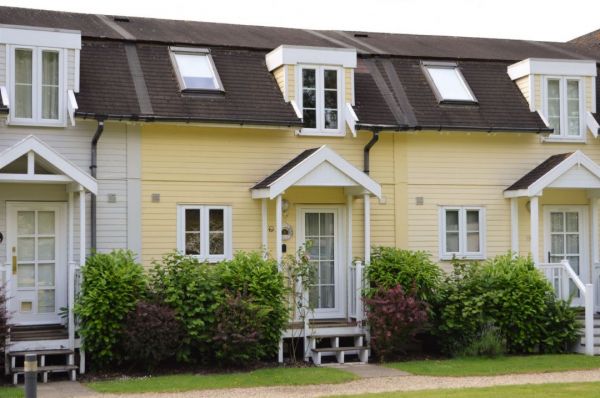 Isis Lakes 31 Waterside Holiday Lodge In The Cotswolds Sleeps 6