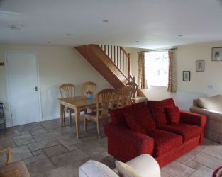 Triple aspect spacious lounge and diner