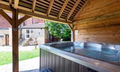 Relaxing days in the Hot Tub at Fairlea Grange