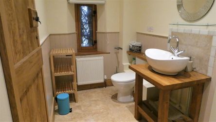 Large en-suite to Master bedroom