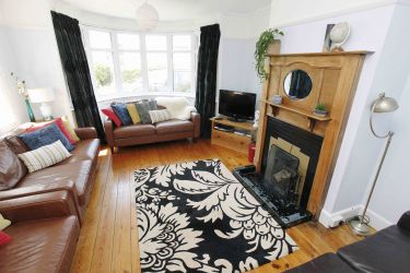 Sitting room with 4 sofas