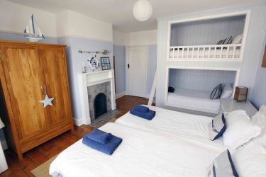 Bunk Room - Twin beds, and custom built 3.5ft wide bunk beds