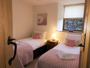 Coach House twin ensuite bedroom - ground floor