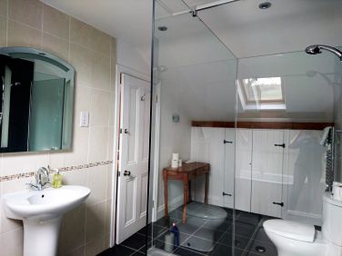 Farmhouse master bedroom ensuite