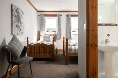 Ground floor family ensuite bedroom.