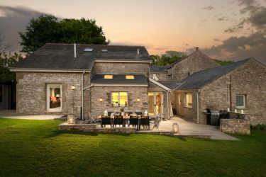 Dusk, perfect for alfresco dining.