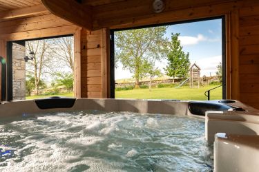 Large 7 seater spa hot tub.