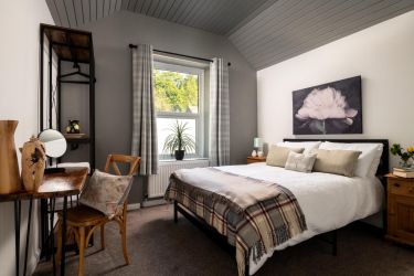 Double ensuite bedroom in Beechtree cottage.
