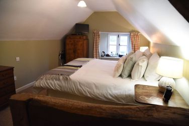 Room Number 3 Super king size bed or Twin / En-suite