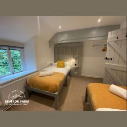 Bedroom 3: The Old Farmhouse, Twin Bedroom