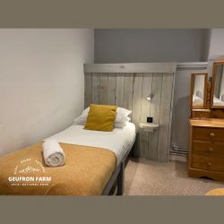 Bedroom 3: The Old Farmhouse, Twin Bedroom