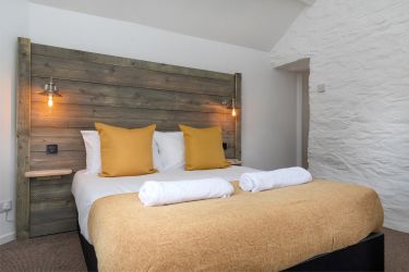 Bedroom 1: King bed with ensuite bathroom