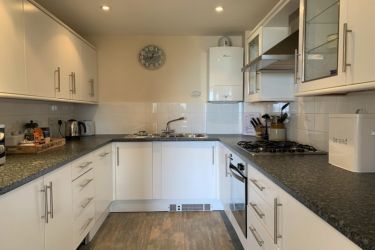 Fully equipped kitchen including dishwasher and washing machine