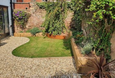 Garden with lawned area