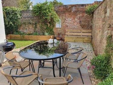 Secure courtyard garden