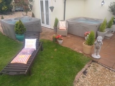 2 hot tubs for hire ready to use on arrival