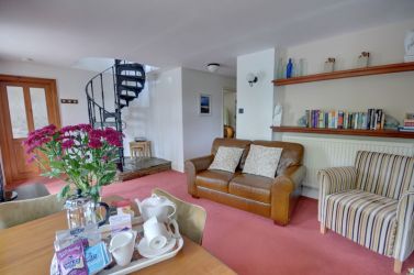 Gamekeeper's lounge/dining area