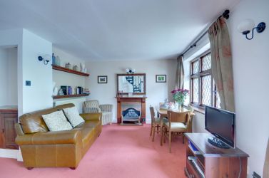 Gamekeeper's lounge/dining area