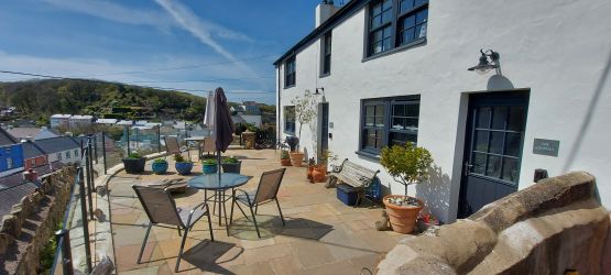 Shared terrace with sea views