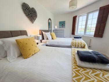 Bedroom 2 with single beds and lake view